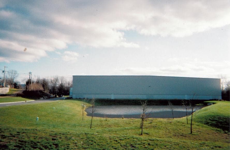 More Photos Of 8 Park Dr, Franklin Warehouse For Lease