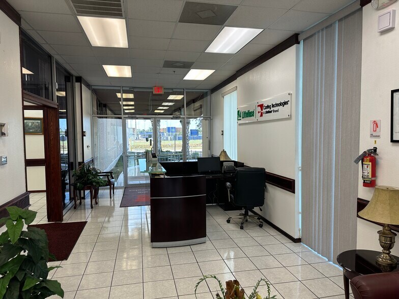 More Photos Of 3734 International Blvd, Brownsville Distribution For Lease