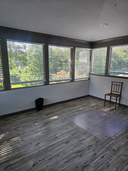 More Photos Of 403 Green St, Gainesville Office For Lease