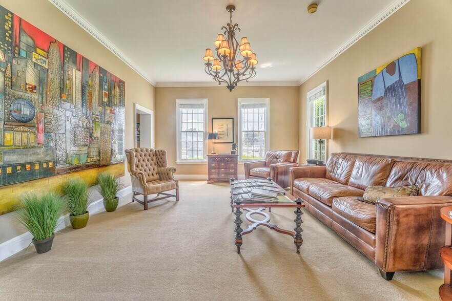 More Photos Of 417 Court St, Calhoun Office For Sale