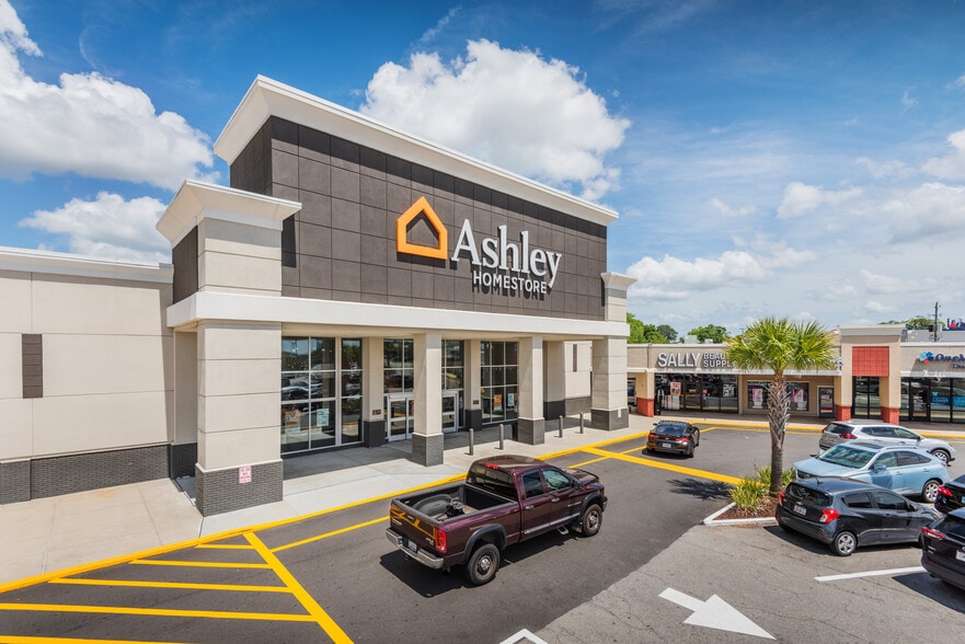 More Photos Of 7805 Abercorn St, Savannah Unknown For Lease