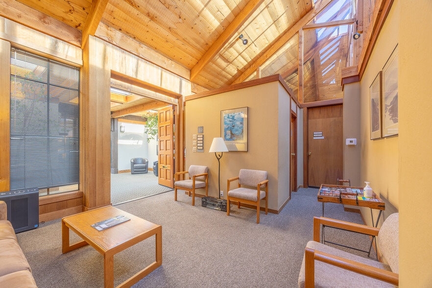 More Photos Of 1036 Sir Francis Drake Blvd, Kentfield Office For Lease