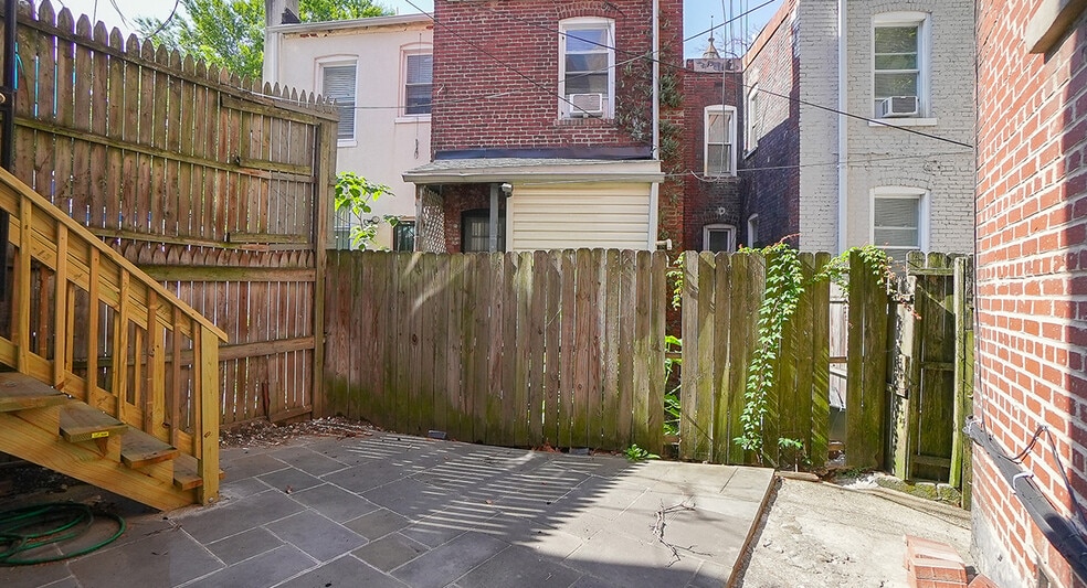 More Photos Of 37 Florida Ave NE, Washington Office For Sale