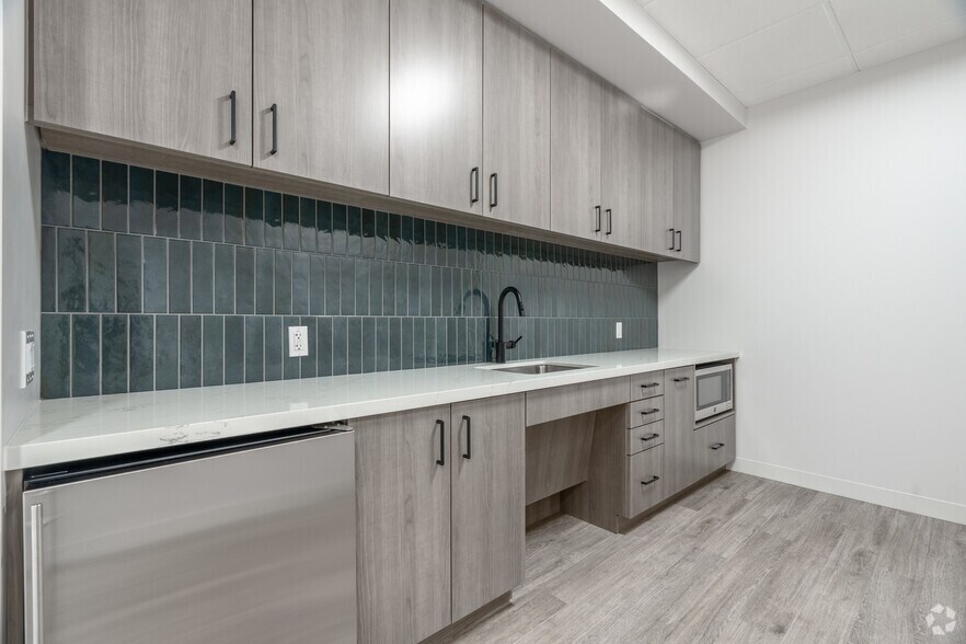More Photos Of 17304 Preston Rd, Dallas Unknown For Lease