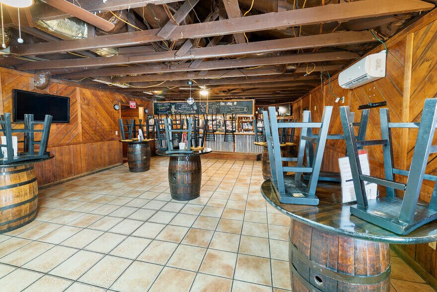 More Photos Of 512 S US Highway 301, Jesup Storefront For Sale