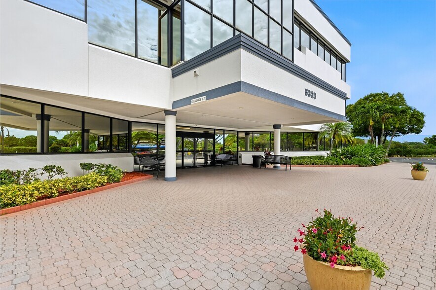 More Photos Of 5325 Greenwood Ave, West Palm Beach Medical For Lease