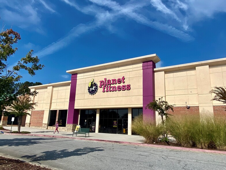 More Photos Of 100-240 Banks Rd, Fayetteville General Retail For Lease