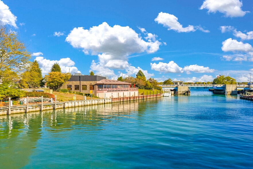 More Photos Of 119 Clinton Ave, Saint Clair Restaurant For Sale