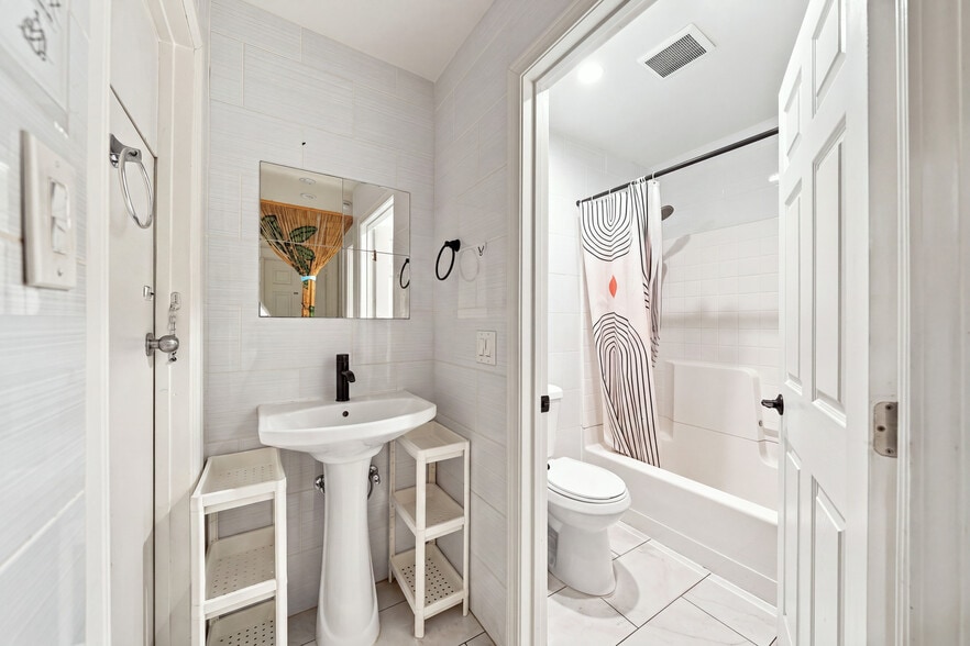 More Photos Of 939 S Wilton Pl, Los Angeles Apartments For Sale