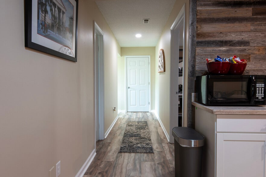 More Photos Of 12 Boardwalk Pl, Seneca Medical For Lease