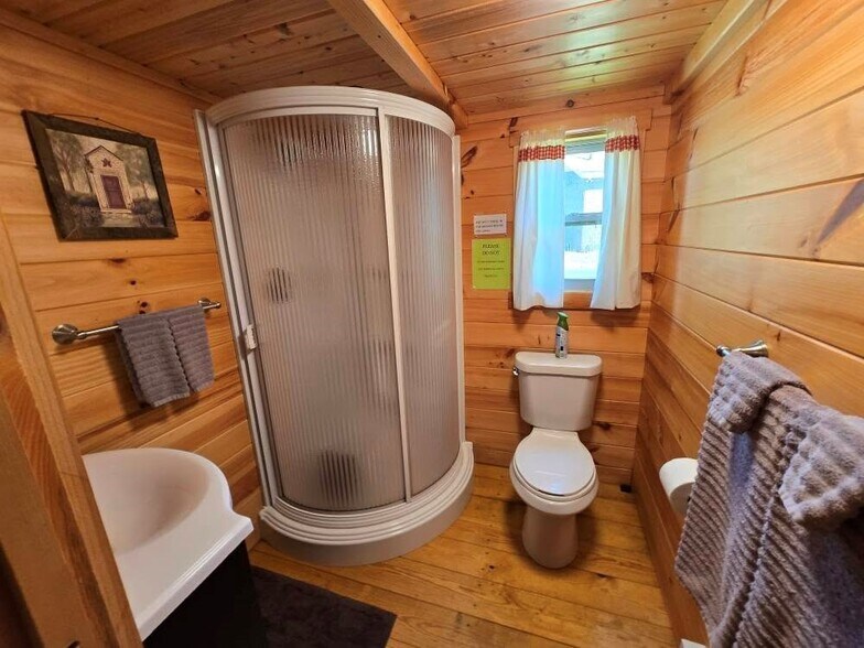 More Photos Of 606 Oak Ridge rd, Oak Ridge Hospitality For Sale