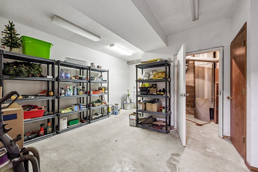 More Photos Of 2860 Industrial Park Rd, Iowa City Warehouse For Sale