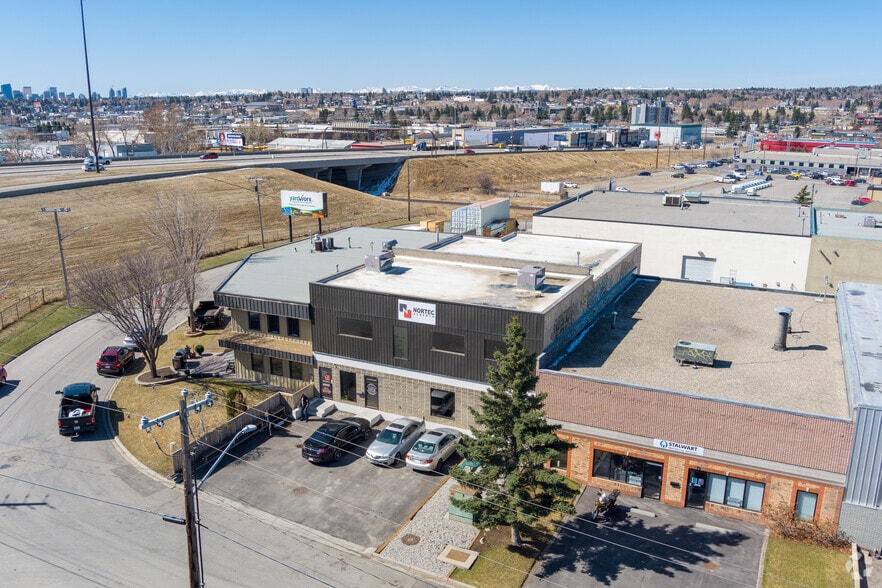 More Photos Of 75 Skyline Cres NE, Calgary Warehouse For Sale