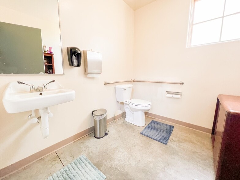 More Photos Of 202 Bendix Dr, Taos Distribution For Sale