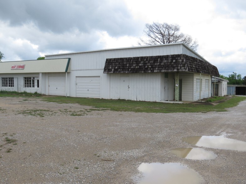 More Photos Of 3336 S Commerce St, Ardmore Self Storage For Sale