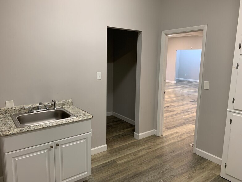 More Photos Of 2110 Maywill St, Richmond Light Distribution For Lease