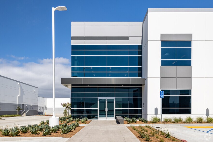 Primary Photo Of 650 E Dyer Rd, Santa Ana Warehouse For Lease