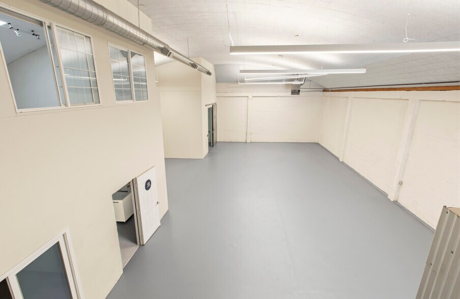 More Photos Of 560 4th St, San Francisco Showroom For Lease