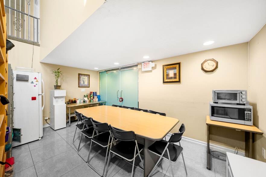 More Photos Of 4100 W Commonwealth Ave, Fullerton Office For Sale
