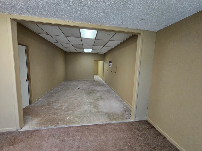 More Photos Of 757 S Treadaway Blvd, Abilene Distribution For Lease