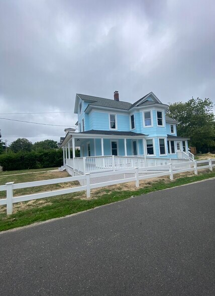 More Photos Of 434 Griffing Ave, Riverhead Medical For Sale