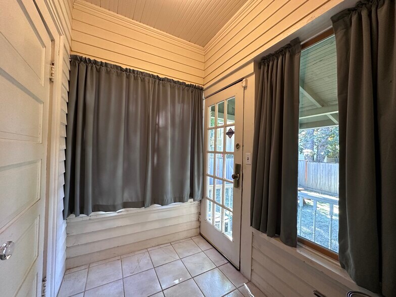 More Photos Of 619 NE Roberts Ave, Gresham Medical For Lease