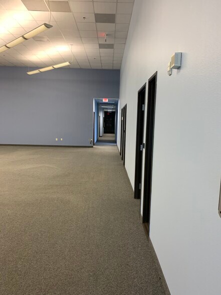 More Photos Of 1955 Lakeway Dr, Lewisville Showroom For Lease