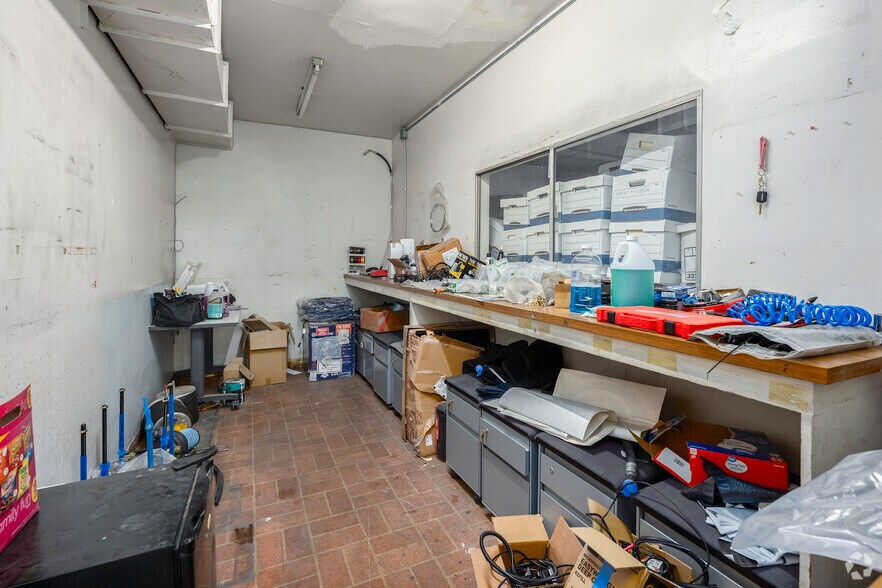 More Photos Of 900 F St, West Sacramento Truck Terminal For Sale