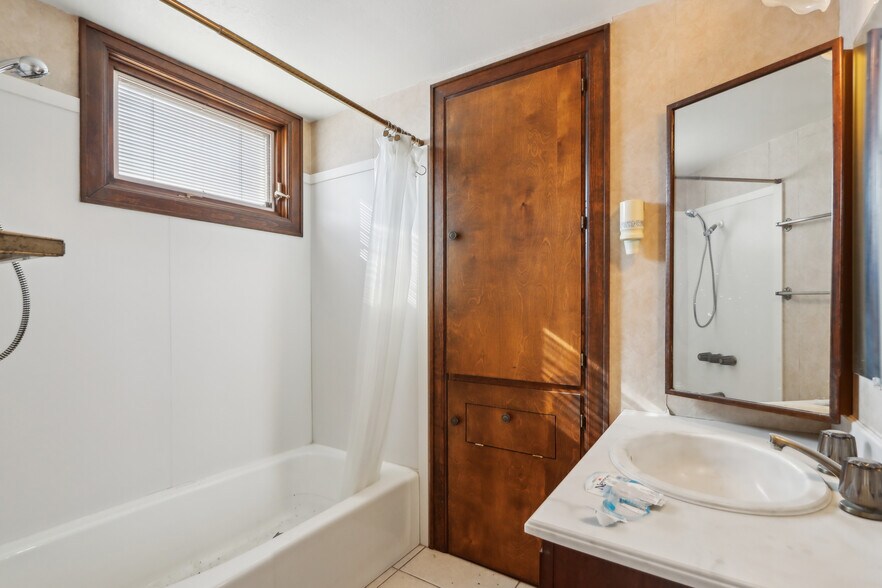 More Photos Of 15901 W Northern Ave, Litchfield Park General Retail For Sale