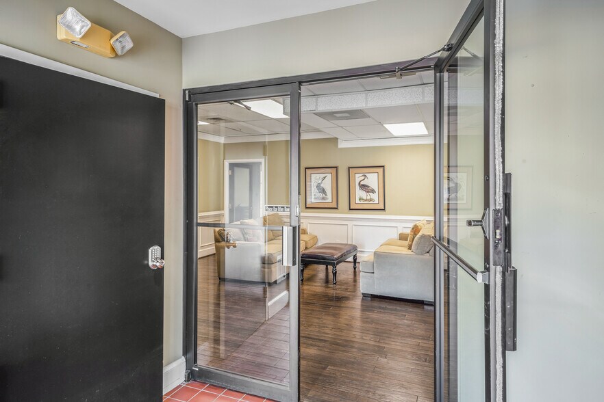 More Photos Of 602 S King St, Leesburg Medical For Sale
