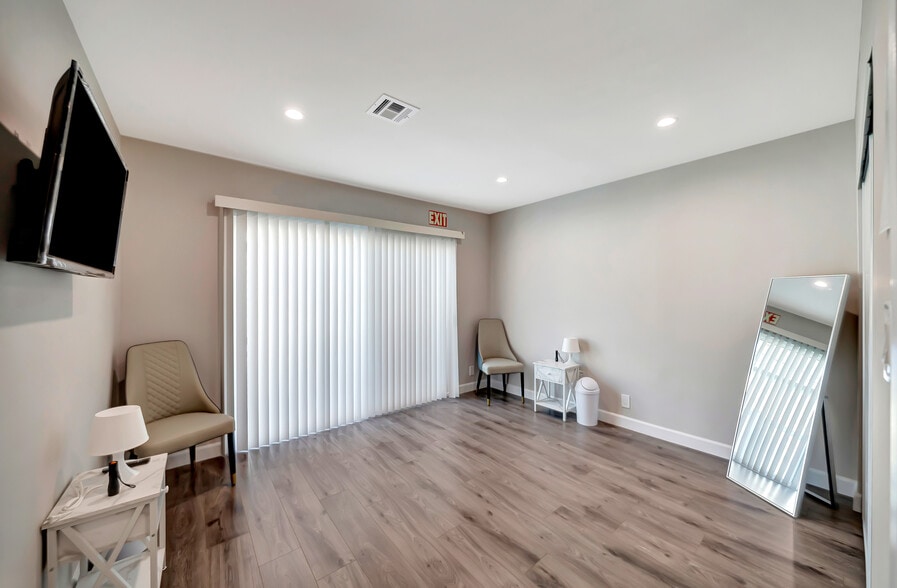 More Photos Of 6856 Hesperia Ave, Reseda Assisted Living For Sale