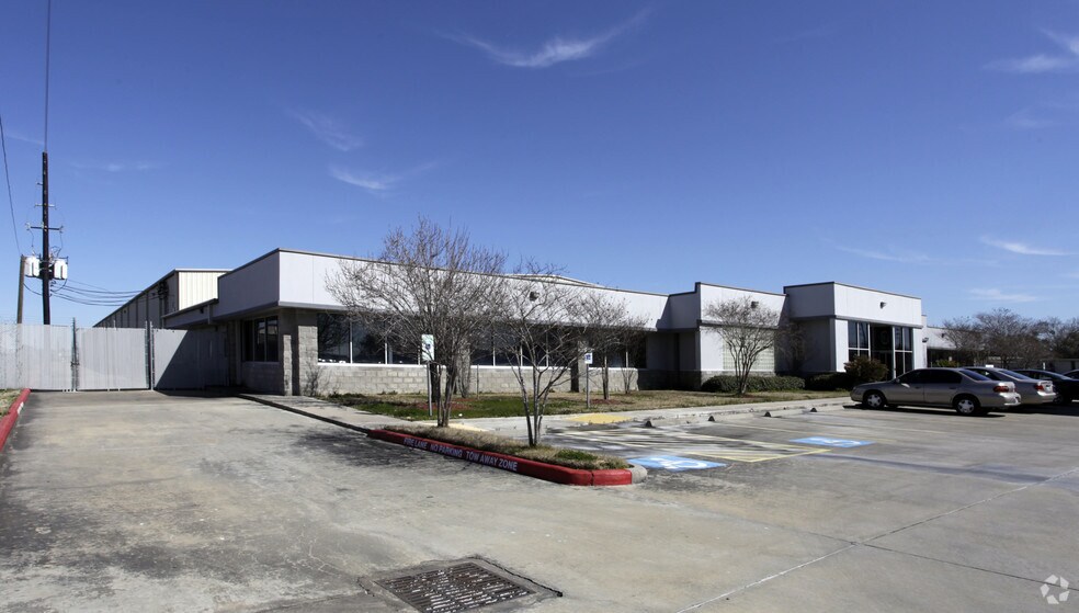 More Photos Of 10050 Cash Rd, Stafford Warehouse For Lease
