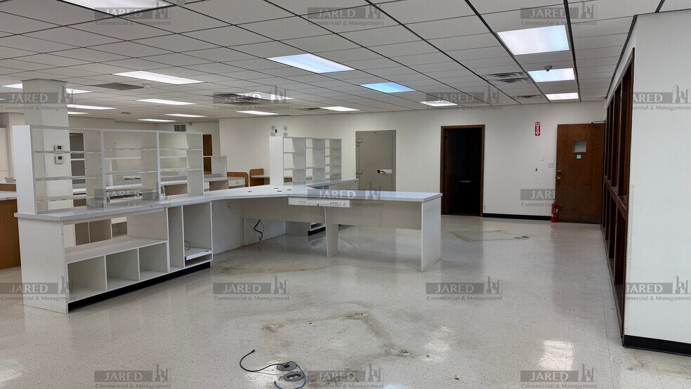 More Photos Of 509 S Union Ave, Springfield Light Distribution For Sale