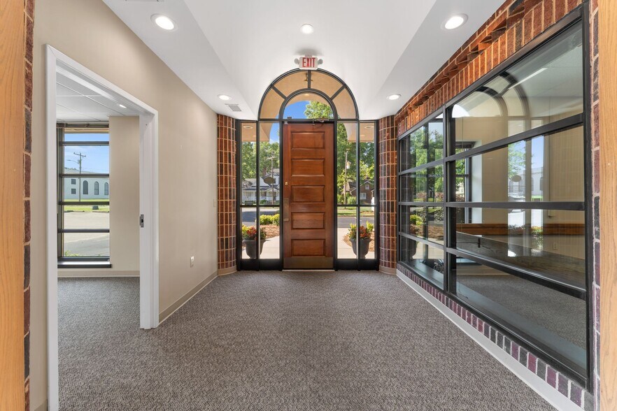 More Photos Of 642 Carpenter Ave, Mooresville Medical For Sale