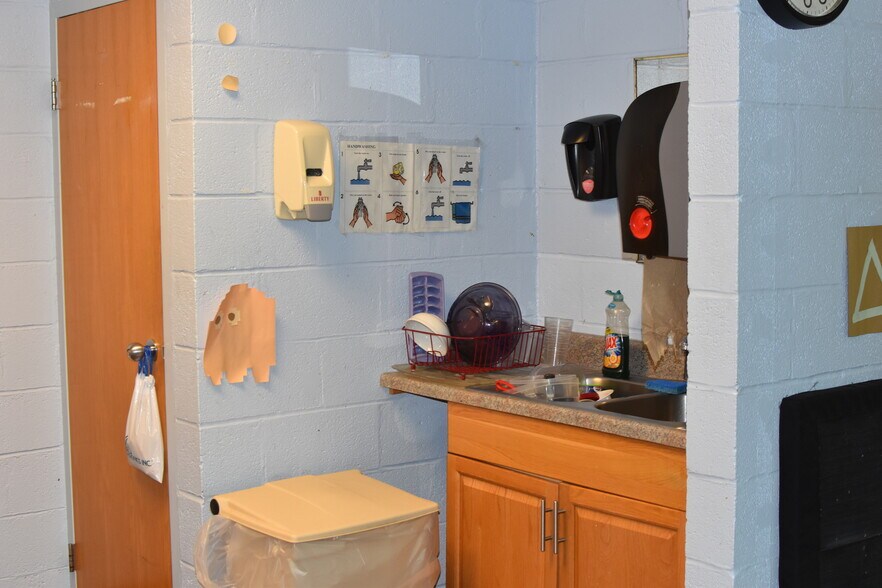 More Photos Of 213 Tracy Creek Rd, Vestal Township Warehouse For Sale