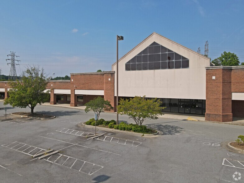 More Photos Of 2710 N Church St, Greensboro Supermarket For Lease
