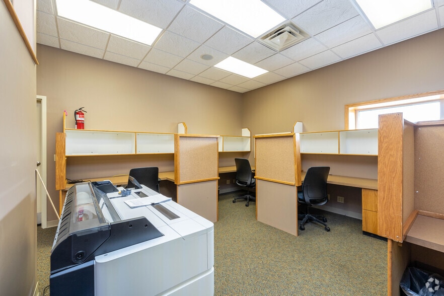 More Photos Of 14503 Grover St, Omaha Light Distribution For Lease