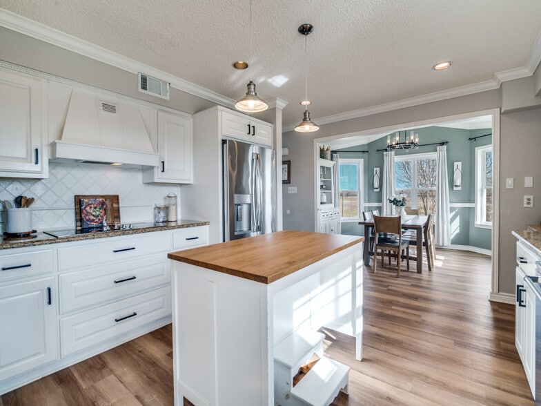 More Photos Of 1840 County Road 4309 N, Greenville Flex For Sale
