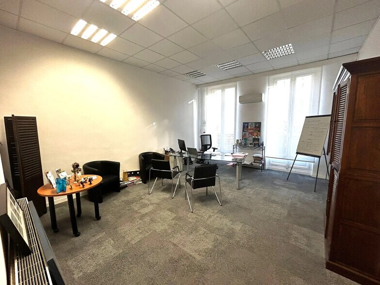 More Photos Of 180 Rue De Rome, Marseille Office For Sale