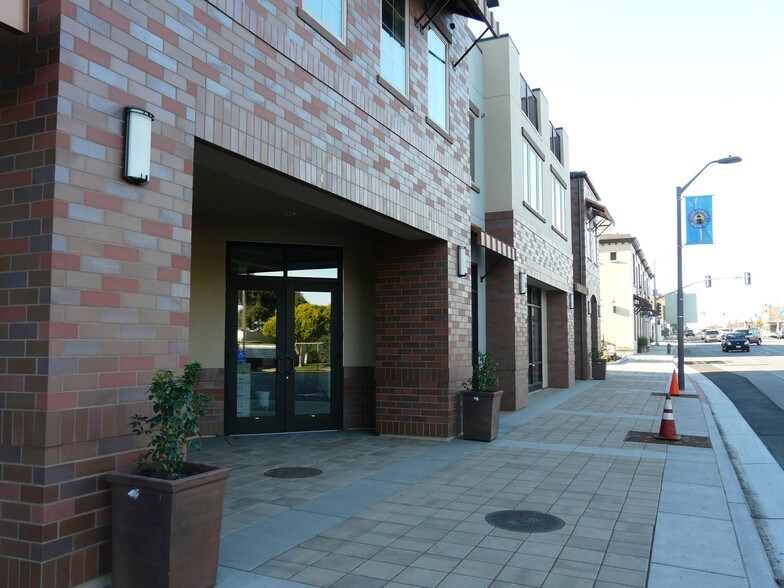 More Photos Of 131 Lighthouse Ave, Monterey Apartments For Lease