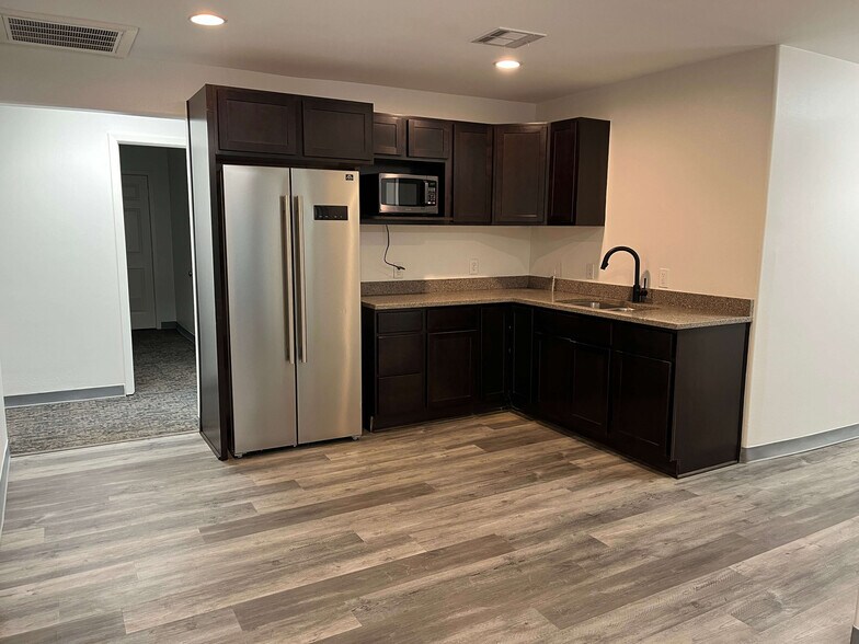 More Photos Of 1715 Northpark Dr, Kingwood Storefront For Lease