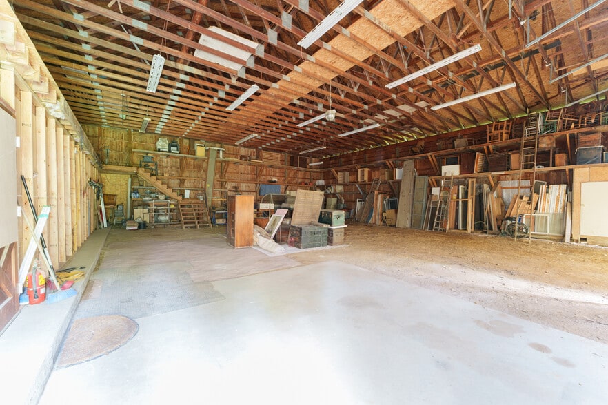 More Photos Of 15921 W M 36, Pinckney Light Distribution For Sale