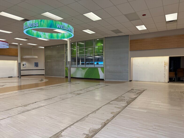 More Photos Of 680 S State St, Ukiah Drugstore For Sale