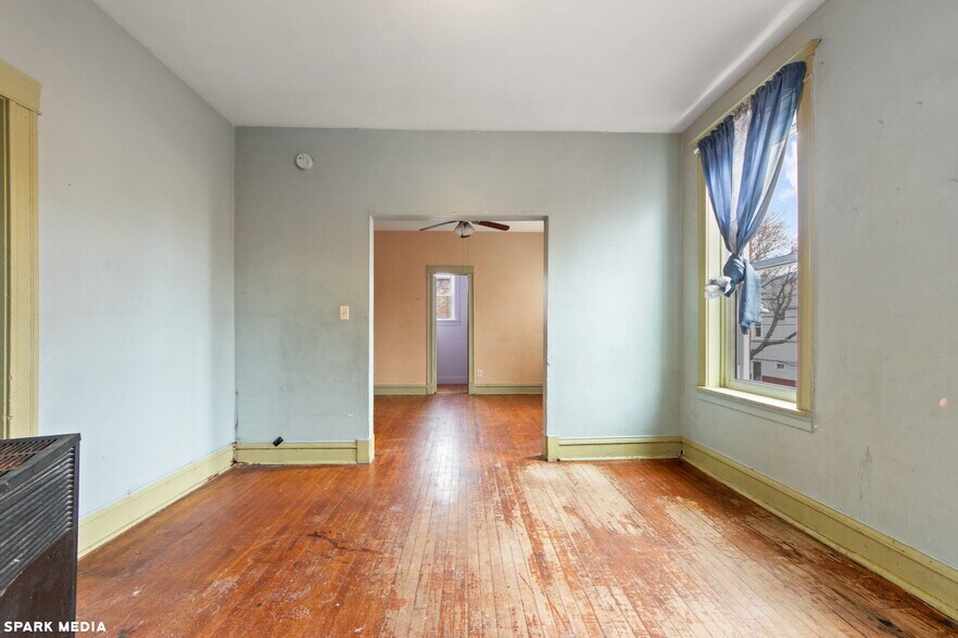 More Photos Of 4800 S Wood St, Chicago Storefront Retail Residential For Sale