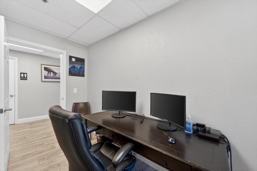 More Photos Of 3411 N 29th St, Tampa Office For Sale
