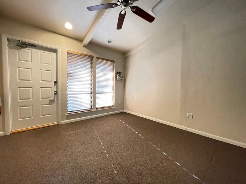 More Photos Of 7328 W University Ave, Gainesville Office For Lease