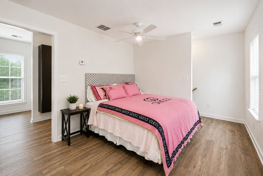 More Photos Of 9010 Main St, Woodstock Freestanding For Sale