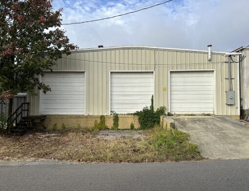More Photos Of 2773 Bm Montgomery St, Birmingham Warehouse For Lease