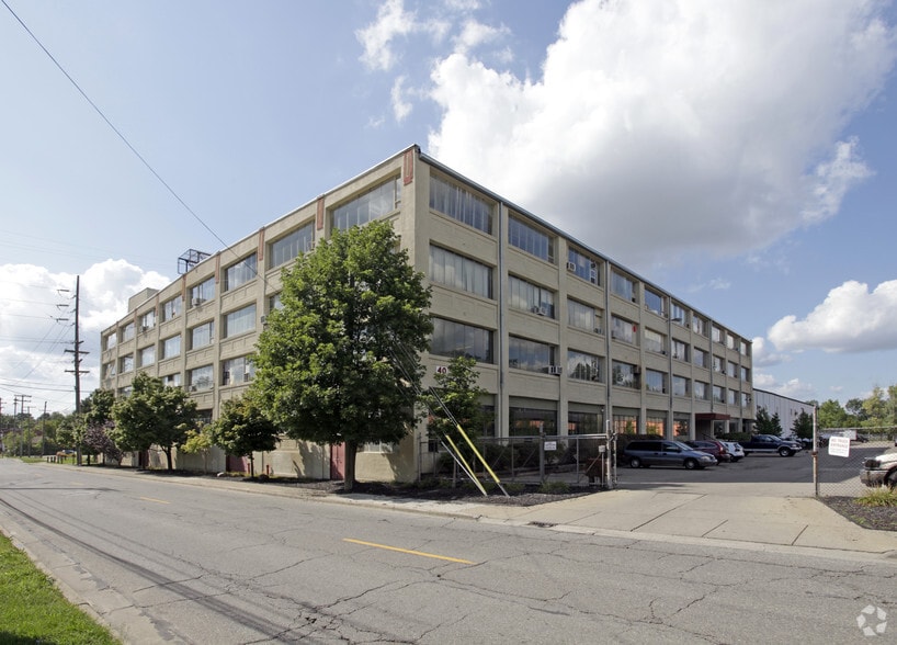 Primary Photo Of 40 W Howard St, Pontiac Manufacturing For Lease