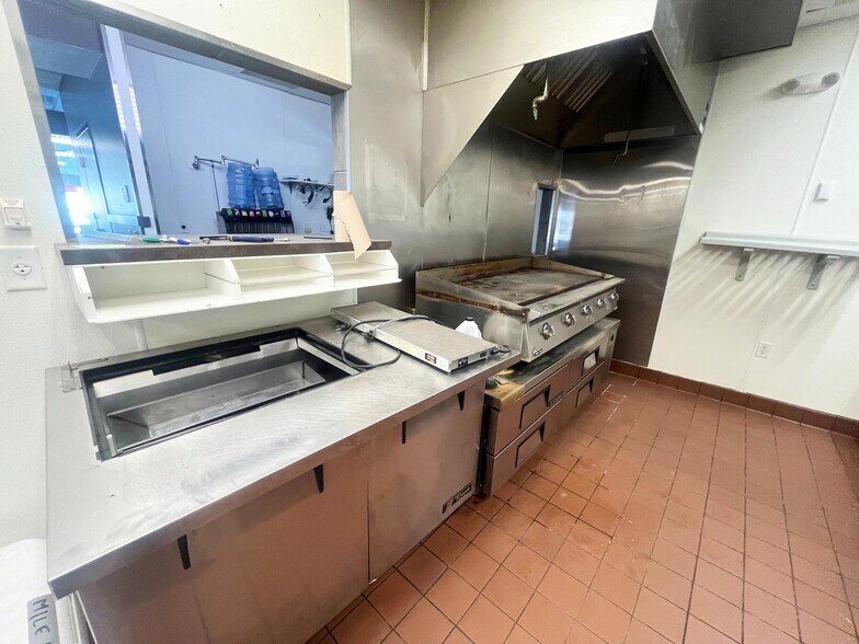 More Photos Of 527 E Highway 20, Valentine Fast Food For Sale